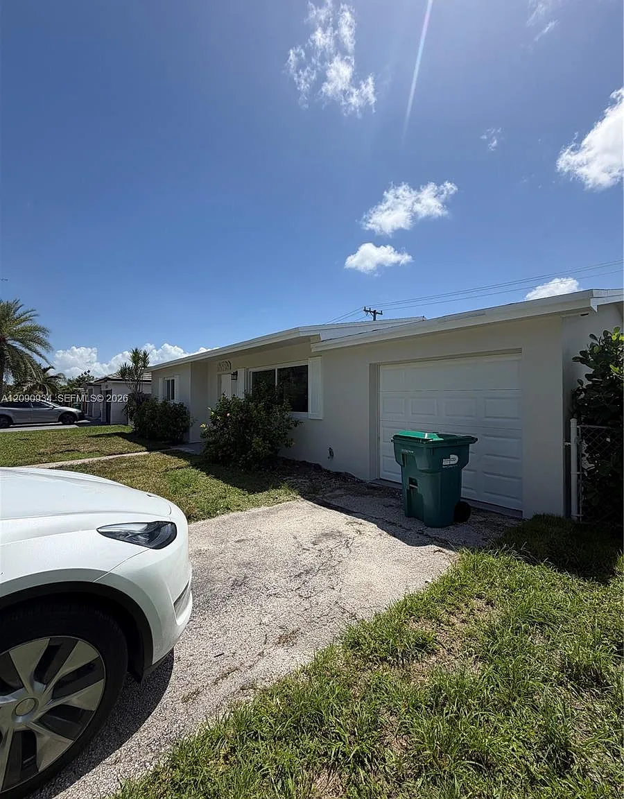 9940 SW 212th St — Photo 2