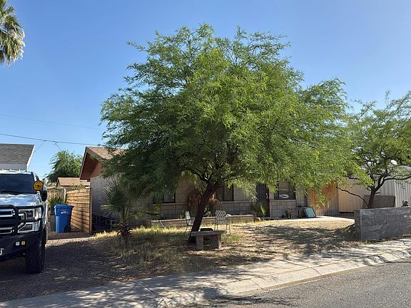 3rd image of 2225 E Vista Dr