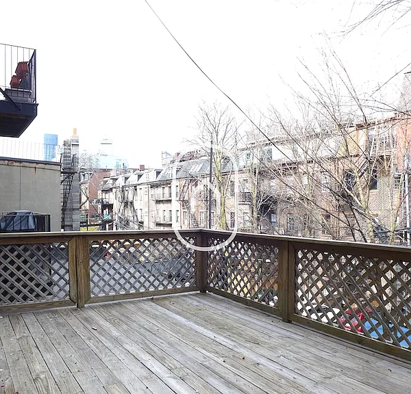 672 Massachusetts Ave — Photo 8