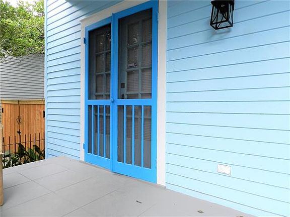 4th image of 1216 Marengo St #1-A