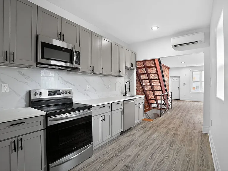 1302 N Dover St — Photo 28
