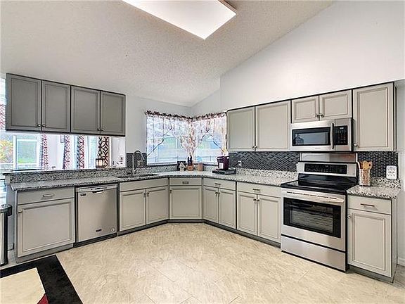 5th image of 1406 Thousand Oaks Blvd