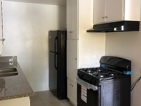 3rd image of 1132 E California Ave APT 10
