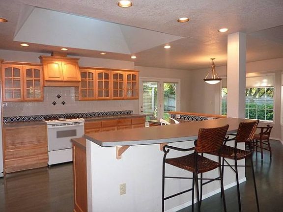 Kitchen + Eating Bar