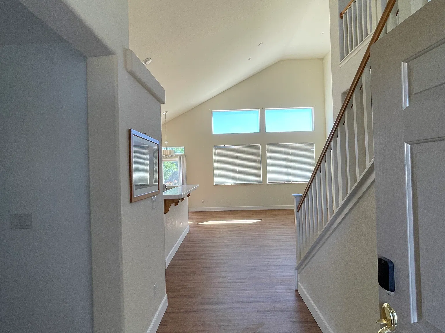 5 bed, 2.5 bath, 2082 sqft, $3,700 — Photo 2