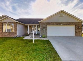 911 Trailway Ct, Champaign, IL