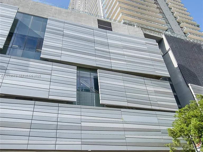 88 SW 7th St #1006 — Photo 41
