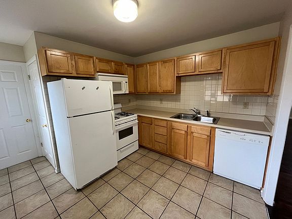 3rd image of 642 E Stanton Ave