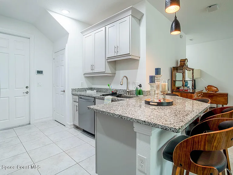 1800 Noel Pl #103 — Photo 6