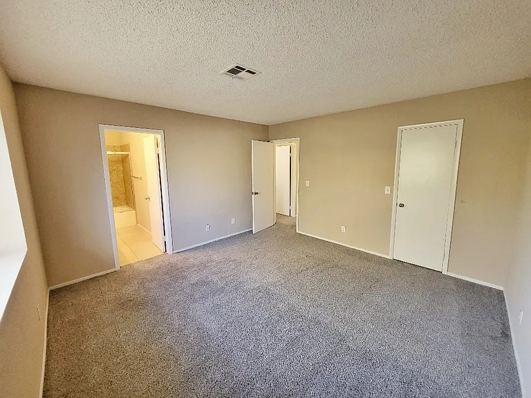 9404 Hershey Ln — Photo 12
