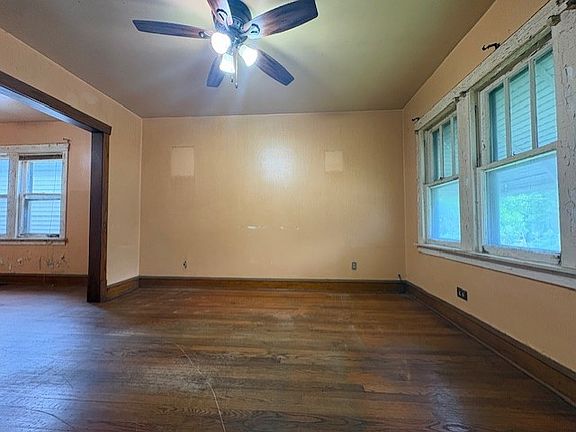 2nd image of 826 Circle Ave