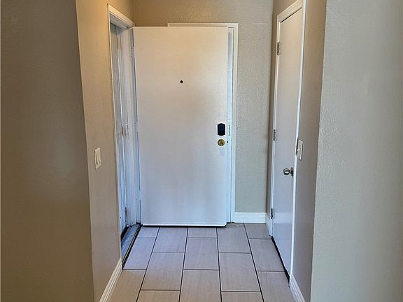 4th image of 300 E Chestnut Ave #301