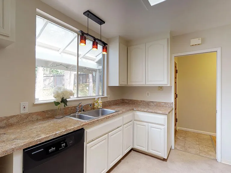 1432 Bel Aire Rd — Photo 9