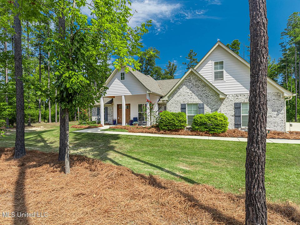 1st image of 403 Fallen Acorn Cir