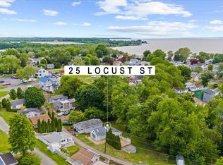 25 Locust St, Earleville, MD 21919