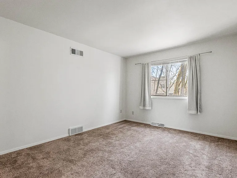 1302 N Gammon Rd — Photo 25