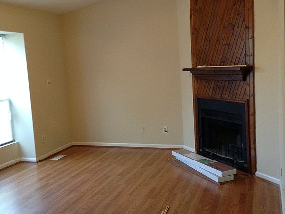 2nd image of 585 Countrytown Dr