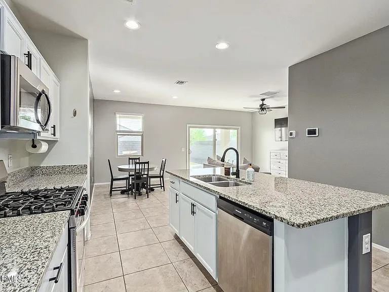 30987 W Columbus Ave — Photo 8