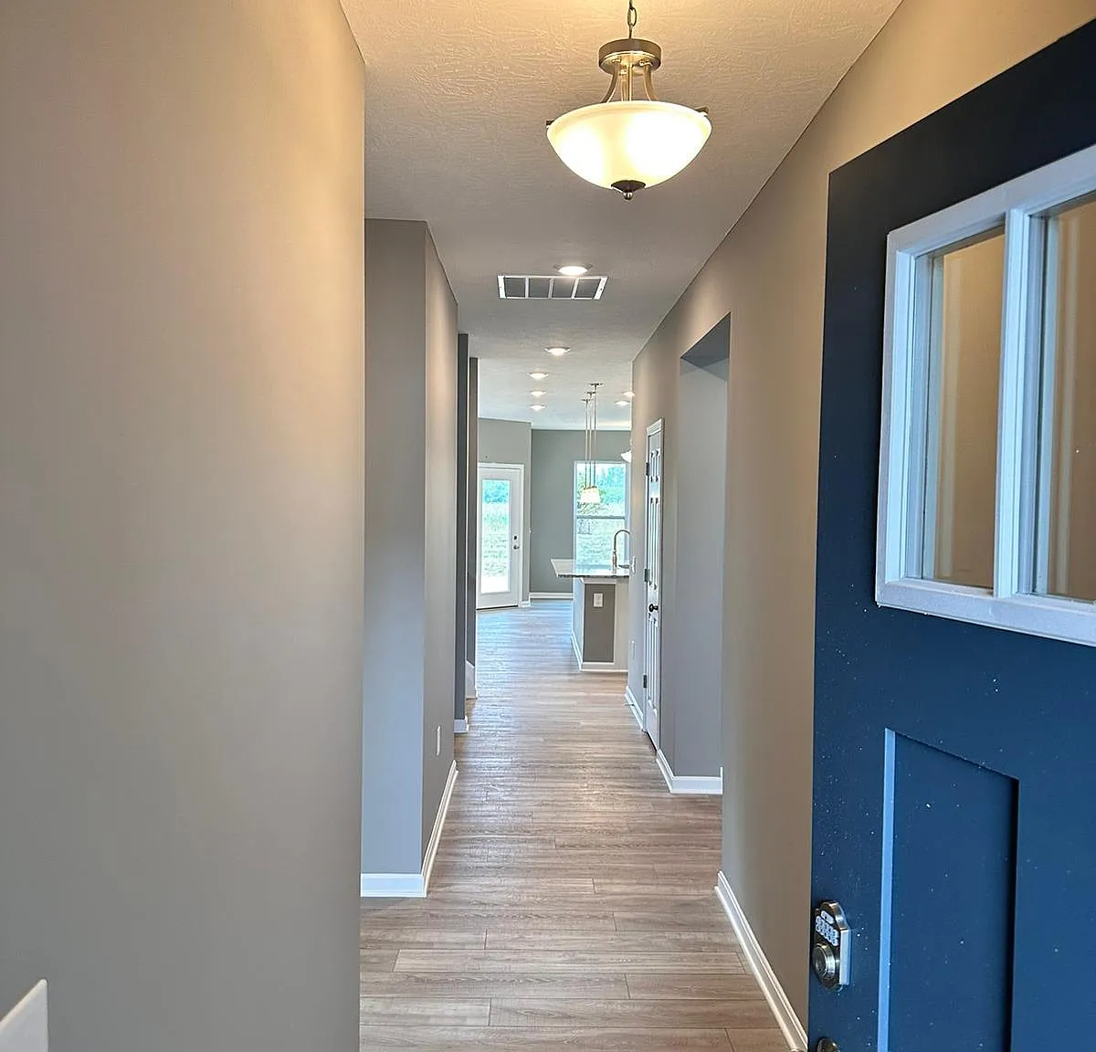 5011 S Castle Ct — Photo 2