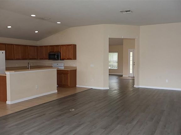 3rd image of 5544 SW 40th St