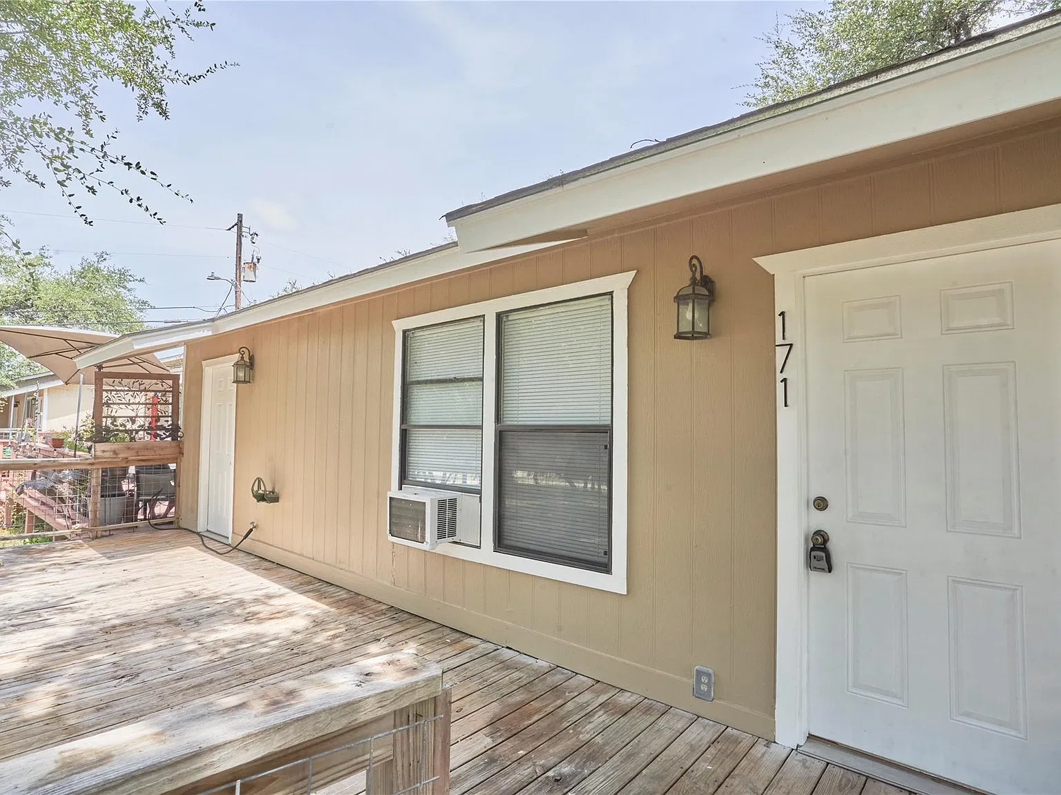 2 bed, 1.5 bath, 900 sqft, $1,250 — Photo 1