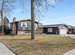 2424 Silver Leaf Ln, Sheboygan, WI 53083