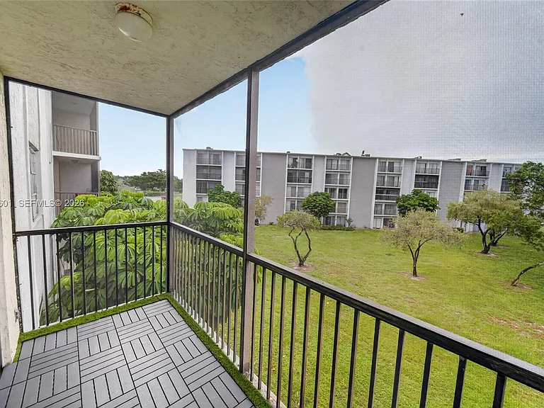 8750 N Sherman Cir #305 — Photo 61