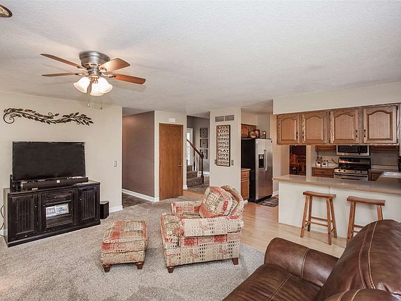 3rd image of 3020 Hartford Dr