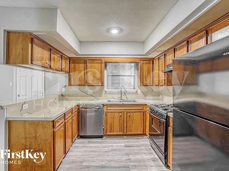 18742 Glen Briar Ln — Photo 6