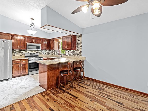 4th image of 13229 Court Pl