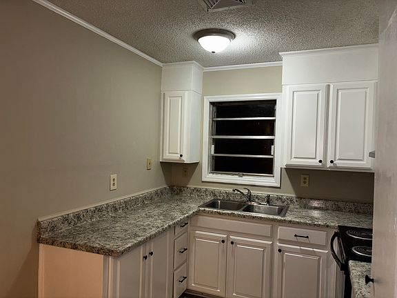 4th image of 6631 Pinebrook Dr
