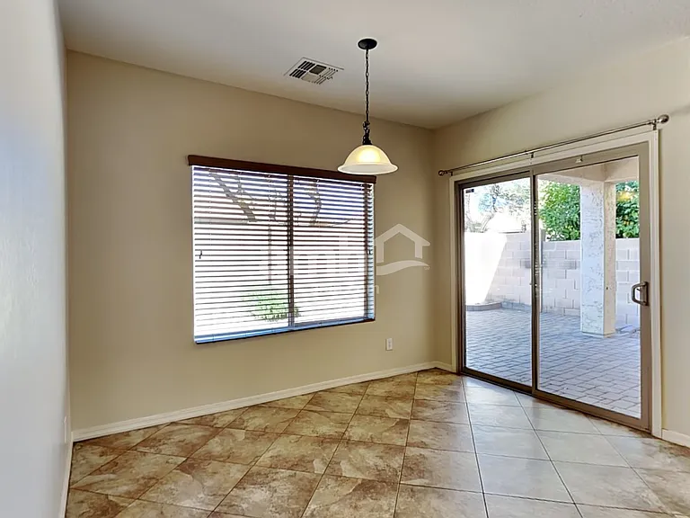 2542 W Cordia Ln — Photo 7