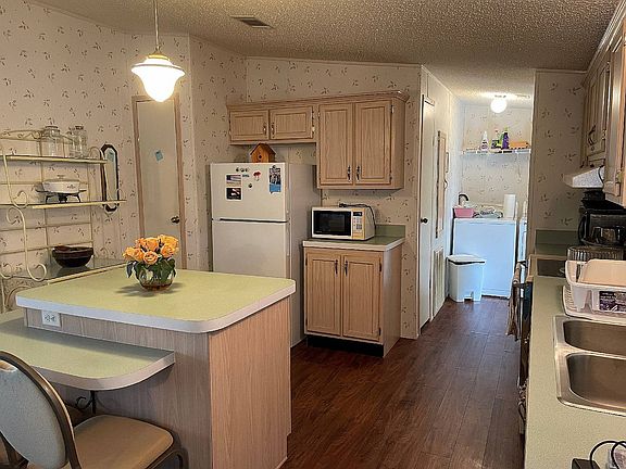 3rd image of 8 Flagler St