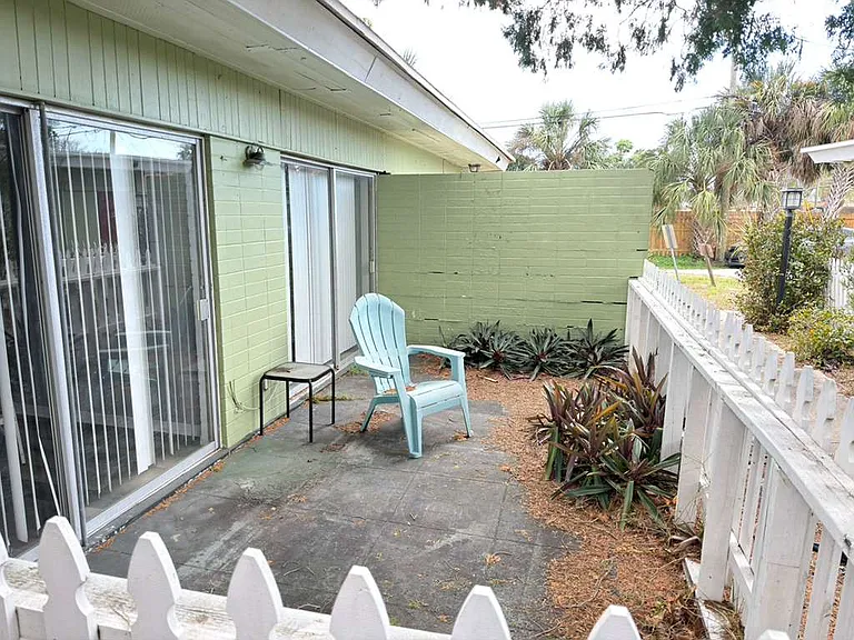 113 NE Madison Cir N #7 — Photo 9