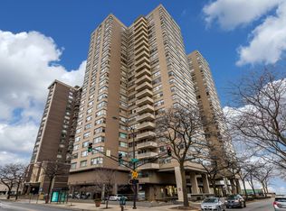 6301 N Sheridan Rd APT 3E, Chicago, IL 60660