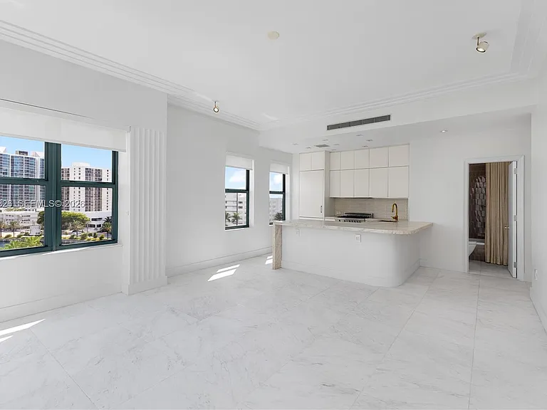2421 Lake Pancoast Dr #7A — Photo 4