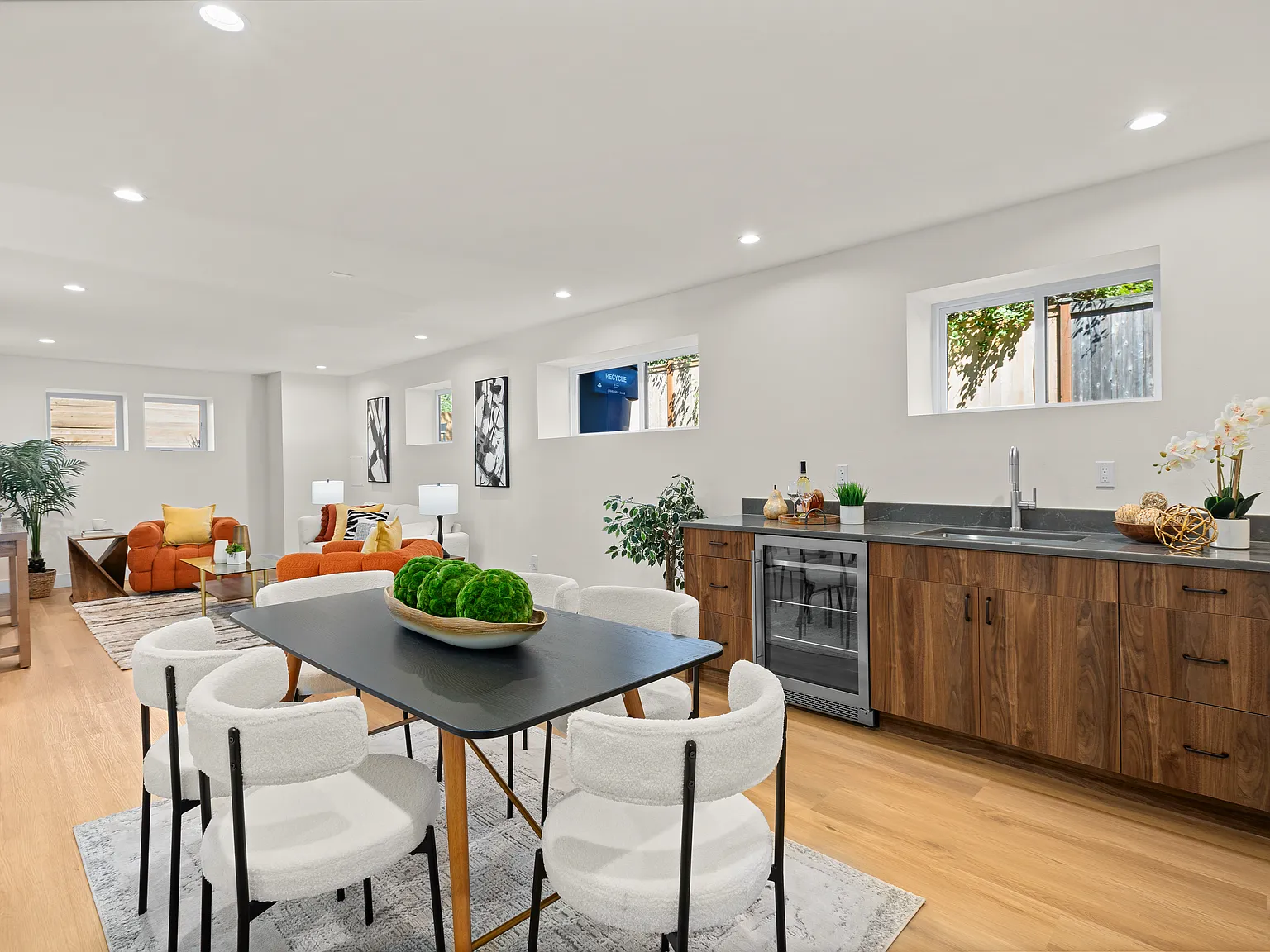 2 bed, 900 sqft, $2,250 — Photo 3