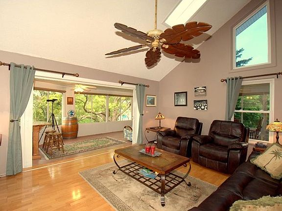 4th image of 2295 Carolyn Dr