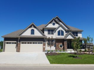 6 Rapp Farm Blvd, North Oaks, MN 55127