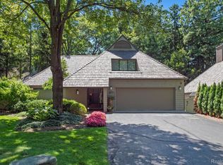 977 Bloomfield Woods, Bloomfield Hills, MI 48304