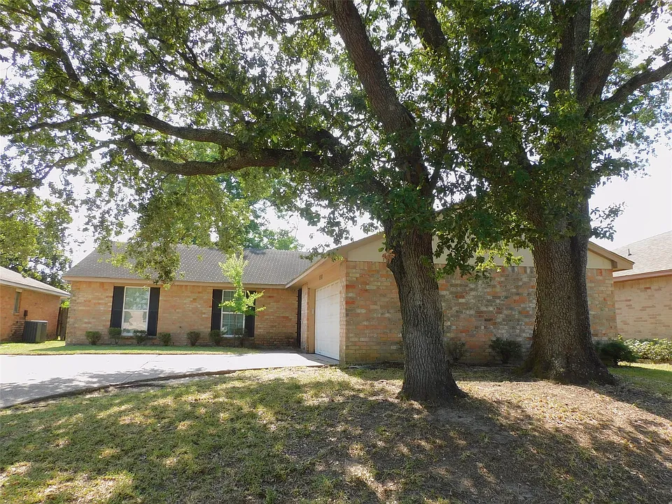 1338 Leadenhall Cir