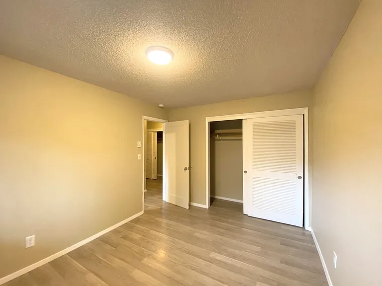 Clover Creek Apartments — Photo 7
