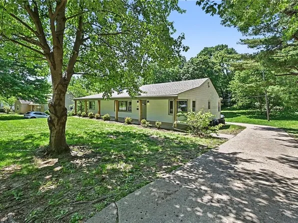 613 E Red Rd, Independence, MO 64055