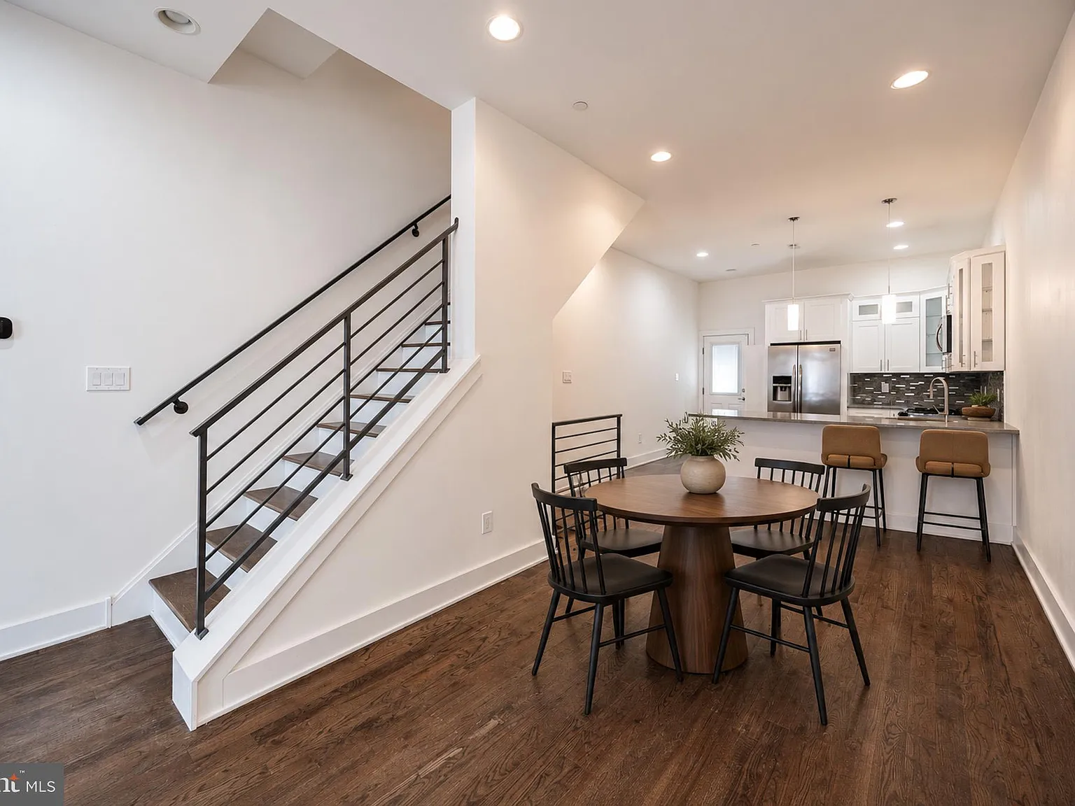 3 bed, 3.0 bath, 1804 sqft, $2,595 — Photo 3