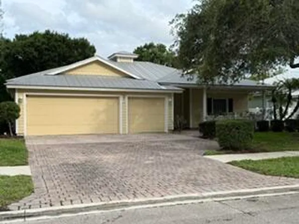 654 NE Little Kayak Pt, Port St Lucie, FL 34983