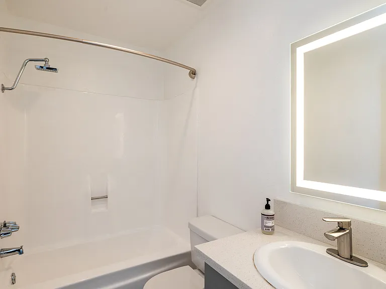 Windward Village Apartments — Photo 25