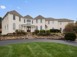 430 W Deer Pointe Rd, West Chester, PA 19382