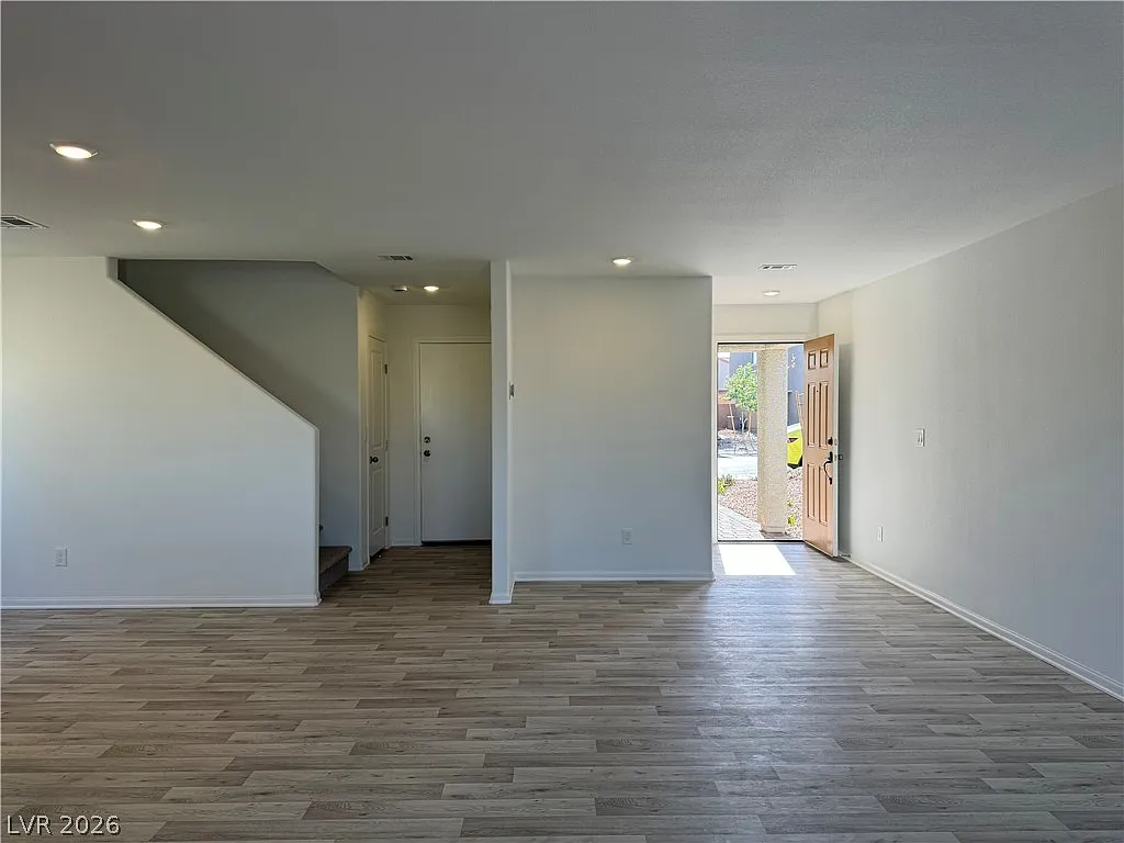 3 bed, 2.5 bath, 1815 sqft, $2,250 — Photo 2