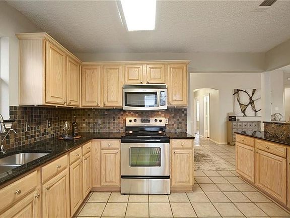 5th image of 1616 Farmington Dr