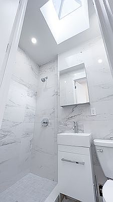 5th image of 206 W 21st St APT C11
